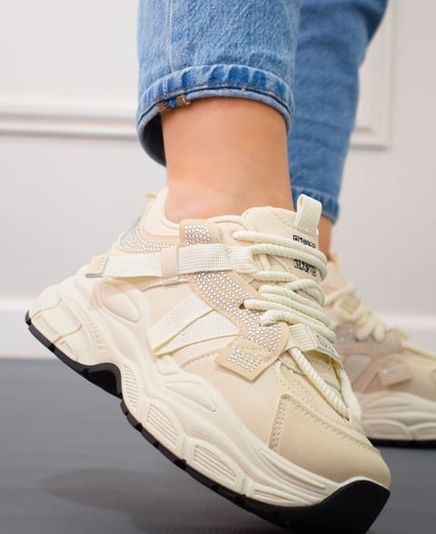 Cream and white chunky sneakers with blue jeans